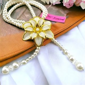 Gold-plated White Flower Pearl necklace BOGO